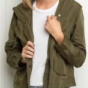 Brandy Melville Hailey cargo jacket army green pockets, front zip/snap  S